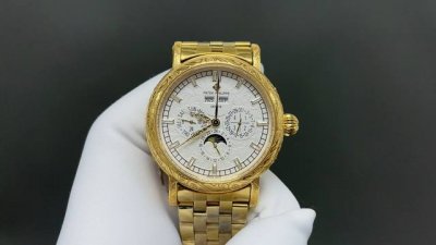 百达翡丽 铁划银钩 苍劲有力 高颜值新品 古朴。复古。精湛的工艺！ 年度最佳典藏之作 百达翡丽古典超级复杂多功能 万年历功能腕表 团队历时两年多精心设计，不计成