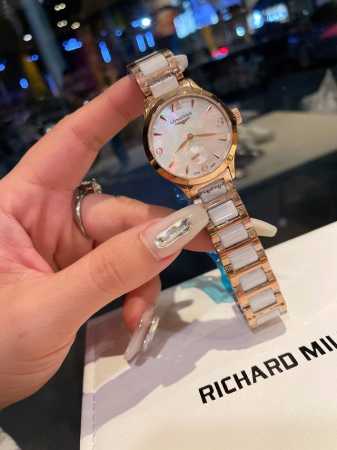 新款 白 金 钻30 浪琴-Longines. 最新气质女表 搭载原装进口石英机芯，珍珠贝表盘，水晶镶钻精致雅典，闪亮而不单调，316精钢表壳 ，蓝宝石玻璃尺寸 - 点击图像关闭