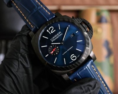沛纳海 panerai 弧型镀膜玻璃 44Mm*16Mm 迷彩胶表带搭配原装针扣 全自动机械 一款来自硬汉的手表