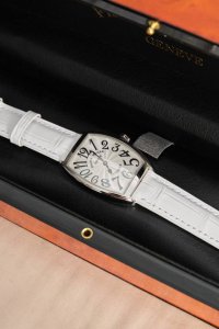 Franck Muller 法兰克穆勒 Fm 法穆兰 Long Island 原装机芯，酒桶形女士石英腕表316精钢cnc加工抛光表壳 底盖与表壳无缝拼接 市面