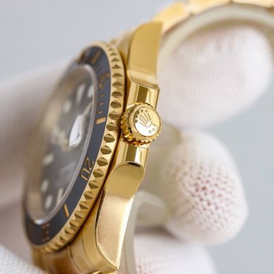 包金统一价 真正意义上的金表来啦 通体包金18K黄金 百分之百真金 联网可查 劳力士潜航者系列是经典腕表的典范 间金鬼号称水鬼系列中的鬼王 是经典中的经典 今天