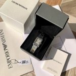 新款到！原厂阿玛尼Armani石英女式腕表，Ar11642.全新复古小方表系列，纤薄罗马表盘上绿金配色的大胆格调，举手投足间尽显优雅华贵气质，搭载原装进口机芯，