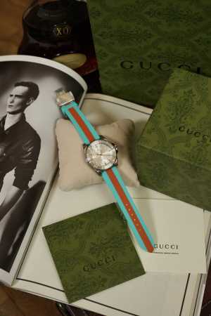 Gucci Dive 系列腕表全新亮相 男士机械表 防眩目蓝宝石玻璃 超强夜光 200M防水 316精钢表壳表带 经典三彩硅胶表带 表径~40Mm 中性款式 瑞 - 点击图像关闭