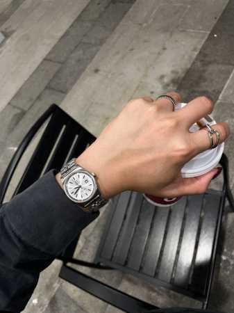 绝版 搞的就是艺术 秋冬季多巴胺 Vintage ~ Omega 太艳 太绝 越看越顺眼 梦中情表没错了 那种复古的时尚感 像老电影一般越看越有味道 这次总共5 - 点击图像关闭