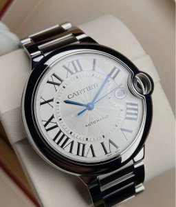 卡地亚蓝气球 Cartier Ballonbleu 原版开模 顶级 同步 类型：顶奢级男士自动机械腕表 镜面：镀膜镜面 指针：时，分，秒 表面：扭索纹银白字面