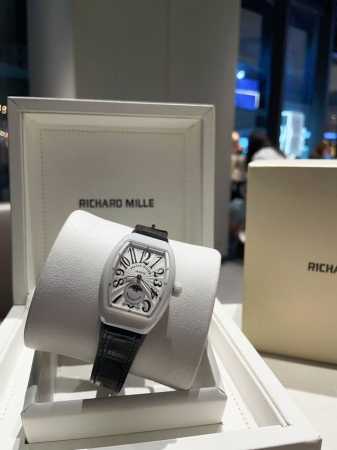 最新款Abf 法穆兰Franck Muller V32 进口陶瓷系列 1.表壳采用高温进口韩国 陶瓷坚固耐用 字面以深海贝壳表盘或镶贴浮雕 数字真丁 与原版保持 - 点击图像关闭