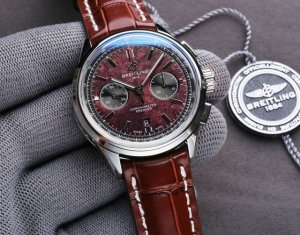 J5新品 Bl全新 百年灵 B01计时腕表 璞雅系列 Premier 对于百年灵而言可谓意义非凡 如今 百年灵再度启用这个名字 推出将功能和风格完美融合的全新璞