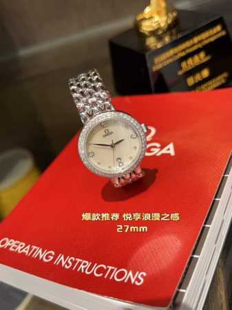 欧米茄 Omega 精品女神水滴系列腕表。精致唯美的设计，让您的美丽无处不在，也将华丽与经典融合，创造出惊艳巨作，表盘清新淡雅，色彩的格调将华丽装点腕间，悦享浪 - 点击图像关闭