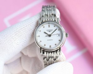 统一 Longines／浪琴-系列 瑰丽机械女表。 表式：女士手表。 机芯型号：瑞士eta2671自动机械机芯 质量保障的核心 表売：316不锈精钢 尺寸：内径