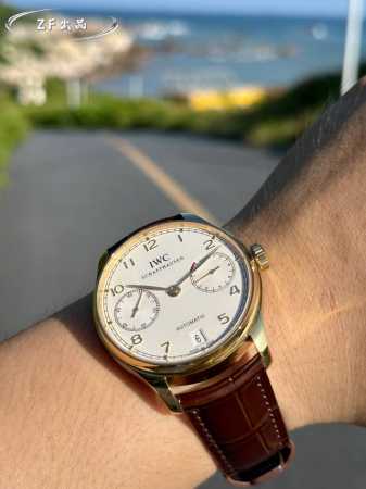 Zf副本』 金+50万国-Iwc葡萄牙系列年历腕表，集时分针、日期、星期、月份和动显于一身。 表壳 腕表尺寸44Mmx15M，厚度适中，弧形表圈圆润自然，抛光打 - 点击图像关闭
