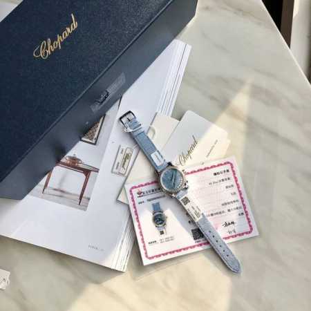 萧邦chopard快乐钻系列！梦幻冰蓝色真钻款！ 原版开模 小号30Mm 历时一年多研发终于面世，在蓝气球已经是女士标配的时代 萧邦快乐钻系列女表脱颖而出，成为 - 点击图像关闭