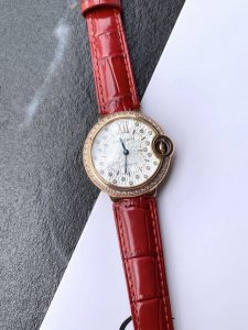 新款蓝气球强势来袭！卡家一直在腕表市场上保持超高的关注度，此次新款全新亮相，更是让人眼前一亮。33Mm完美尺寸，全新的表盘设计，采用多种工序以及精湛技术，呈现出