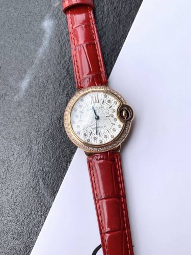 新款蓝气球强势来袭！卡家一直在腕表市场上保持超高的关注度，此次新款全新亮相，更是让人眼前一亮。33Mm完美尺寸，全新的表盘设计，采用多种工序以及精湛技术，呈现出