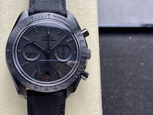 N1 Factory最新力作 欧米茄月之暗面系列超霸 完美出击 续写传奇 N1自主研发自制9300机芯3点盘为 12小时 和 30分钟 累积计时盘，所有功能及外