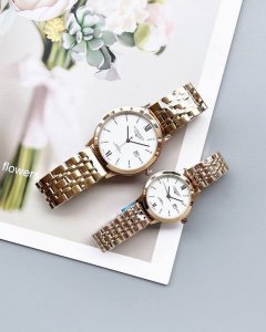 白皮 .金 .钢20浪琴-Longines 情侣对表 原装进口石英机芯 316L精钢表壳 直径男39Mm女29Mm 厚8Mm如果今天的阳光停止了它耀眼的光芒 那