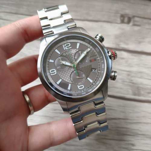 原盒:30 Gucci古驰原厂正品小蜜蜂六针石英男表，43Mm，原装瑞士机芯，蓝宝石玻璃，316L精钢带，注意细节对比。防水50M，强力推荐，好货！全套包装！支