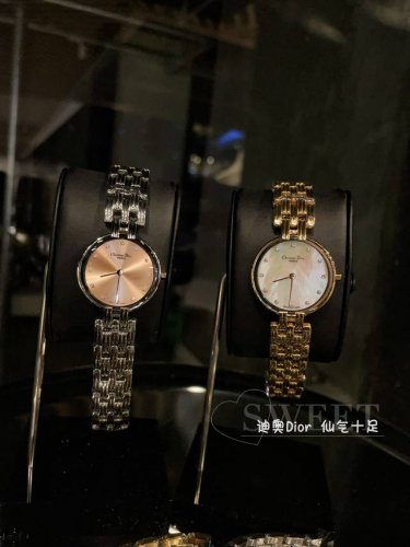 最全集合照 来啦 日本中古宝藏手表 Dior迪奥时尚魔头女表，上手巨推啊～变盘尺寸28Mm不大不小，简直是女生的最爱是～珍珠贝母面，带上特别显气质～浓浓的中古风