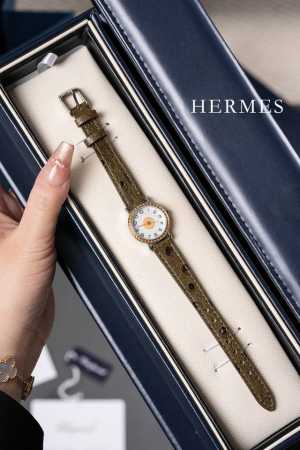 幸运女神 款，独家鸵鸟皮 Hermes爱马仕金币麻花表中古表， 来自1994年的它，拥有一个别称为“金币” 人们喜欢投掷金币获得好运，希望得到幸运女神眷顾，这枚 - 点击图像关闭
