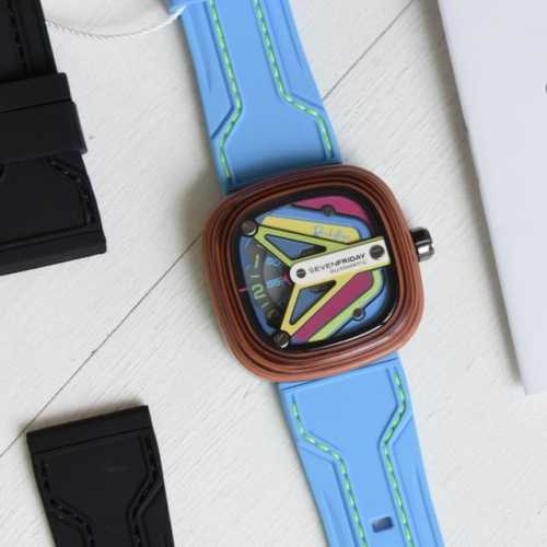 独家新款3色现货 Sevenfriday携手Rocketbyz工作室打造的 年最新第二代联名款Sf-M3，将地下文化中纷繁浓郁的荧光色彩融入腕表中，整表有由表壳