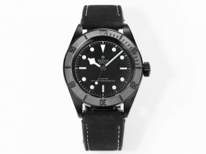 2280Gr新品: 帝陀 Tudor Kv3 碧湾黑武士背透腕表 暗夜之眼，窥见机械之美 碧湾系列 **深邃如夜，锋芒毕露。 帝陀碧湾黑武士背透腕表，承袭黑武士
