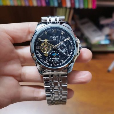 精钢表带十蝴蝶扣 白：p ，间金、全黑、全金同价：p 天梭－Tissot 九飞轮全自动日月星辰机械，6字位白天走时 太阳 晚上走时 月亮 [月亮]蕴含最优质的材