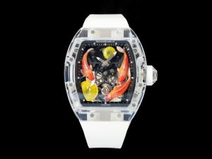 贺岁钜献莲年有鱼』 Rm S 10 鱼戏莲叶陀飞轮腕 表 Richard Mille 理查米尔 莲年有鱼Rm S 10水晶壳套材质，表壳为酒桶形，人造水晶玻璃手