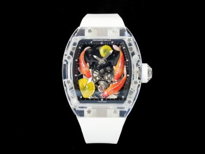 贺岁钜献莲年有鱼』 Rm S 10 鱼戏莲叶陀飞轮腕 表 Richard Mille 理查米尔 莲年有鱼Rm S 10水晶壳套材质，表壳为酒桶形，人造水晶玻璃手