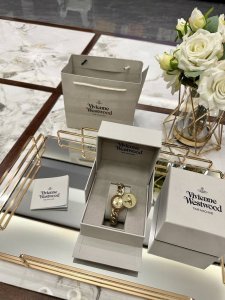 图片包装 原单1:1最高版 西太后手表手表打开 全网断货，代购价格p炒到了3000+西太后手表终于来了！好看到挪不开眼睛的程度。原单最顶级版本 全钢定制 30M