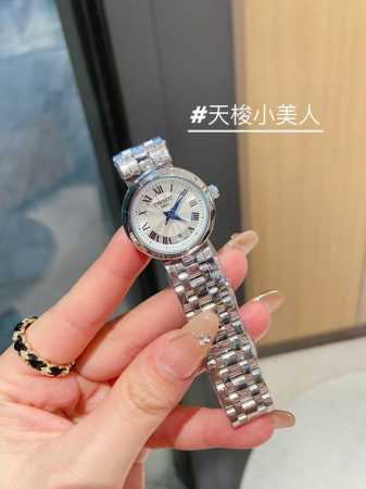 天梭出得新款嘉丽小美人系列，整体非常简洁，26Mm的表盘很精致小巧，厚度刚刚好！不愧是小美人～戴起来也是非常好看的～值得入手手表之一。 - 点击图像关闭