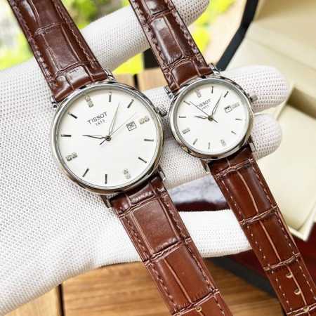 白壳 ，玫瑰金 ，钢带+20。 全新设计 经典热卖 天梭-Tissot 情侣对表 进口石英机芯 矿物强化玻璃 316L精钢表壳 真皮 精钢表带 时尚风格 优雅气 - 点击图像关闭