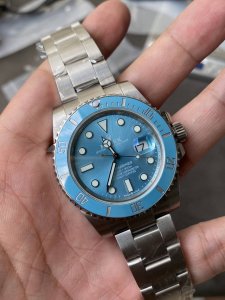 Bbf 最新之作 劳力士rolex潜航者水鬼sub系列最新官方蒂芙尼蓝腕表纪念潜水艇人员“第 届周年纪念日”所推出的一款全新流行纪念款。 1、蒂芙尼蓝色圈口独特