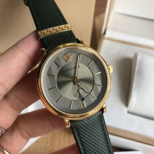 包装:50 新款原单～范思哲Original Versace石英Manifesto 超薄两针半男款 Vbq系列 ～42Mm表径，原装 瑞士石英机芯，蓝宝石玻璃。