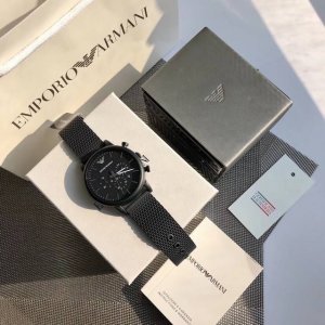 Armani 阿玛尼 本年度最火的一块，小红书排行榜第一名，日历钢带男士石英手表型号ar1968 ，编织钢带非常适合商务男士，上手感觉非常舒服，三眼表盘也特别实