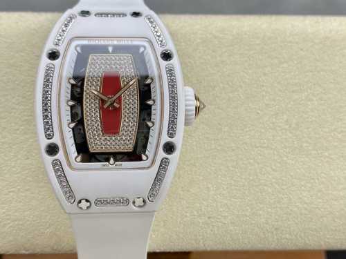 横空出世：明星网红款理查德米勒Rm07-01红唇Rm007 1表壳：采用与原版一致Zta白色黑色陶瓷表壳。 2机芯：独家定制机芯 还原 3表径：还原45.66X