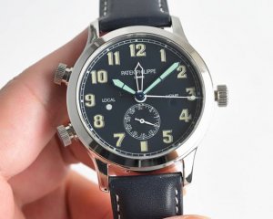 白壳 玫壳+50 Pp厂百达翡丽5524G，一款集创新技术，实用功能独特设计于一身的运动顶级腕表。40.8的毫米直径，不锈钢材质，经过抛光和拉丝交替处理，层次感