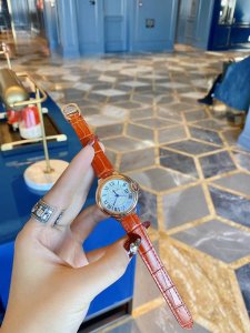 卡地亚33Mm 蓝气球 瑞士石英机芯 台湾工厂P再次推新 不断的升级修改 更一步的百分之九十九接近正品 新添加红色枚金盘颜色，女神款～