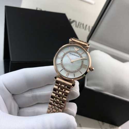 Armani 阿玛尼镶钻钢带女士手表型号Ar1 9玫瑰金钢带石英表，表盘直径32Mm 316精钢表带，白色贝母表盘，有光的时候是彩色的，矿物质玻璃镜面，施华洛世