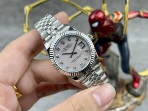 Gs强势回归Gs出彩之作 劳力士蚝式恒动日志型31Mm系列腕表，秀而不媚，恒久优雅！ 蚝式表壳，防水象征 腕表直径31Mm，厚度跟原装一致，数据吻合1.经典的蚝