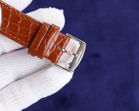 浪琴 Longines精品男士腕表，经典大三针设计，尊贵大气，绅士风范，卓越品质，热卖全城。采用进口西铁城机械机芯，顶级316精钢表壳，进口小牛皮表带，蓝宝石超 - 点击图像关闭