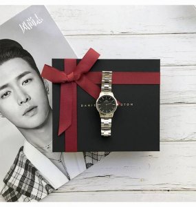 白壳 金 尺寸40Mm.36Mm 32Mm Dw新款官网同步更新，全新手表设计，全新iconic Link钢带腕表瞩目登场 Lay Zhang 气质演绎，男女同