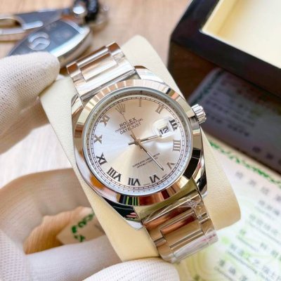品牌：劳力士-Rolex，新款火热来袭时尚男士石英腕表采用超强矿物质高清玻璃镜片，进口石英机芯，带日历，高强度实心钢带！手表整体设计简约大方，呈现你的王者气质表