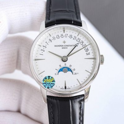 全新升级版 经典之美品鉴传承逆跳日历款腕表 型号4010U000R-B329。盘面设计独树一帜，功能简单实用。采用自制Cal. R31L1机芯 直径42.5毫米