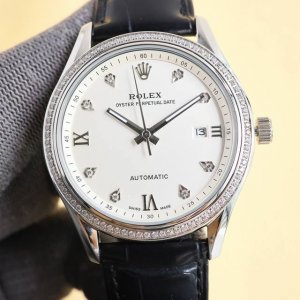 白 金 钻50 品牌：劳力士 三针新品，商务休闲 奢华大气类型：精致男士腕表 新品 表带：真牛皮表带 舒适 361精钢表带 耐用 机芯:进口西铁城机芯 材料：蓝