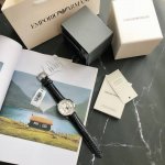 支持香港、美国直邮。 全国联保！！Armani 阿玛尼经典休闲商务款，男士，型号Ar2432白色表盘，三眼设计，小牛皮表带，表盘直径43Mm 矿物质玻璃镜面，清