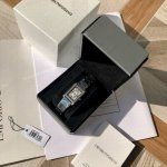 新款到 原厂阿玛尼Armani石英女式腕表 Ar11625 全新复古小方表系列 纤薄罗马表盘闪耀着莹润贝母光泽 宛如星光缠绕腕间 举手投足间展露灵动知性魅力 搭