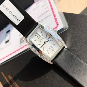 狠货来袭 大名鼎鼎的伯爵石英女款，十大名表之一，型号Goa33091，完美原装复制1:1，奔驰宝马的档次，白菜的价格P，水桶形的表壳别具一格，独特的绢布表带搭配