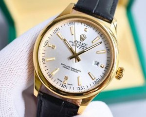 白 -金 。最新爆款主推 劳力士 Rolex 男士腕表 采用独特的表盘设计 搭配夜光钉而来的是更高档奢华的劳力士， 初识劳力士必憧憬有朝一日能拥有它，戴上劳力士