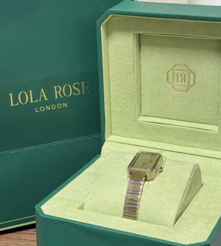 方糖小绿表的官方搭配！ 亲测黄皮天菜 低调温婉的抹茶绿 上身真的超衬肤色！ 更重要的是 这套现在还有限时组合亻尤Hui ！ 迫不及待给姐妹们看啦～ 怎么搭都好看