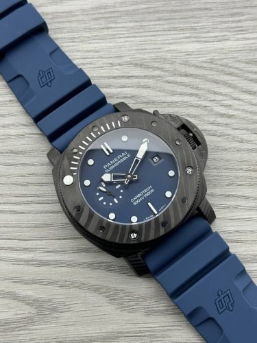沛纳海--Panerai Pam 类型：男士顶级腕表 机芯：全自动机械机芯 表壳：316L精钢表壳 镜面：矿物强化玻璃 皮带：天然橡胶 尺寸：直径44Mm Sj