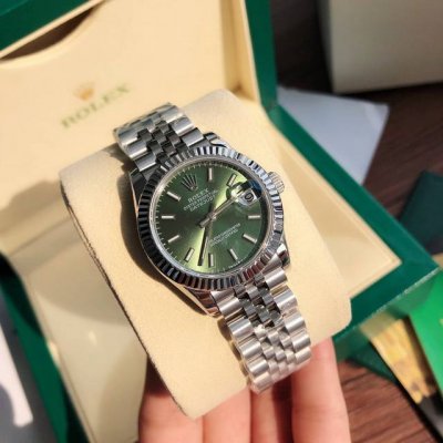 配盒 支持香港、美国直邮 劳力士Rolex女款蚝式日志型腕表！表壳直31毫米。采用904L不锈钢来锻造，具备高抗腐蚀性。搭配劳力士定制版蓝游丝全自动机械机芯性能